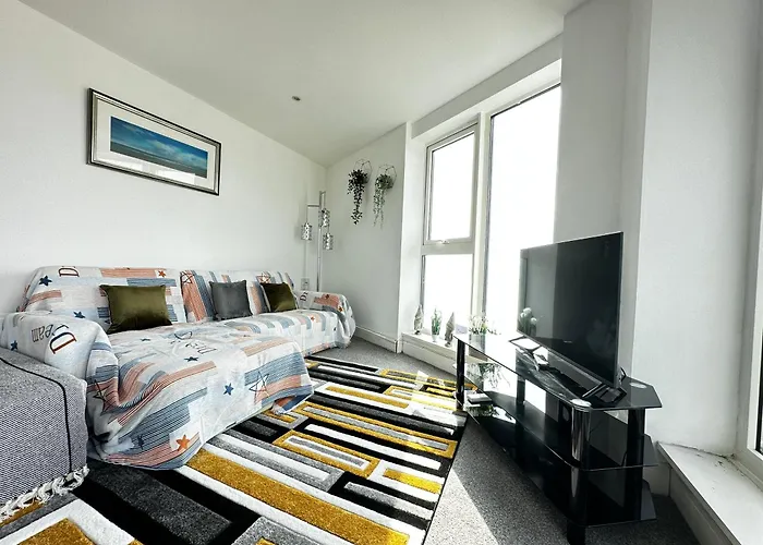 Stunning Ocean & City View Apt