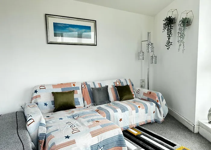 Stunning Ocean & City View Apt